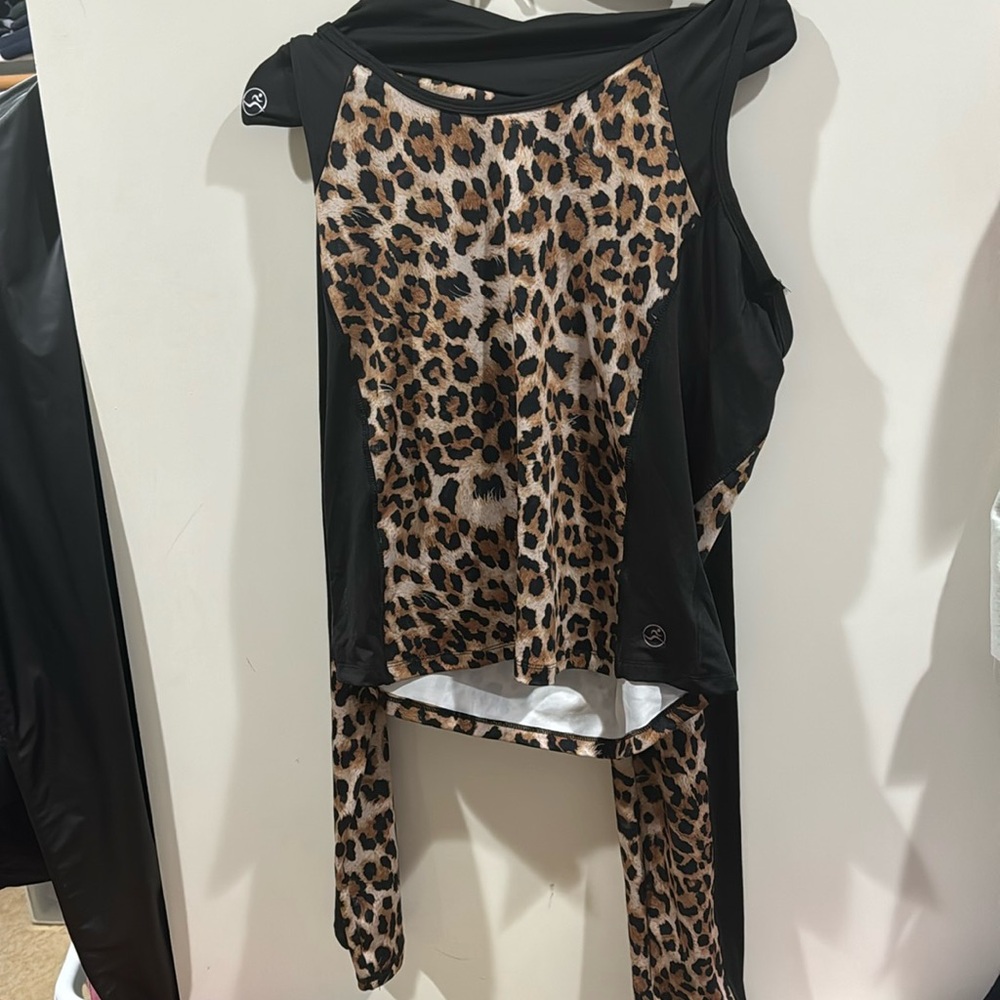 NWT 1X Active Workout Set Leopard Print